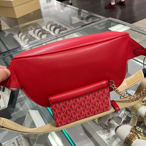 MICHAEL KORS
Maisie Large Pebbled Leather 2-in-1 Sling Pack
Bright Red
NWT - Picture 14 of 16